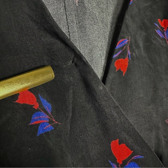 Caron Callahan Mica Black Floral Wrap Blouse Long Sleeve V-Neck Cupro Top Medium - Picture 8 of 10